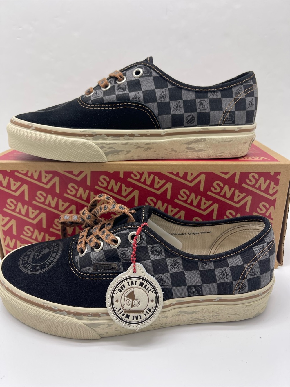 Vans • WMNS Authentic Space Molly Black Dachshund VN000EGAQ3Y Low Top Sneakers